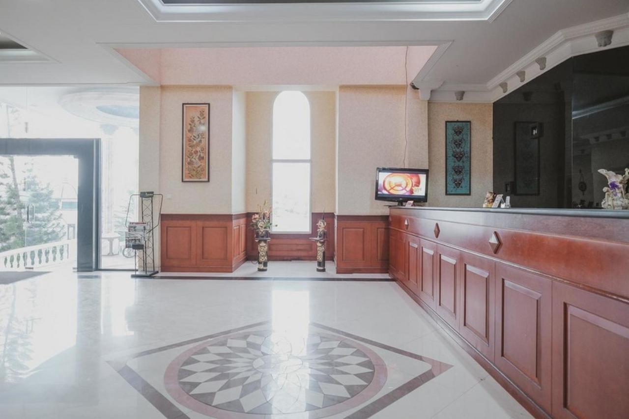 Reddoorz Premium @ Jalan Pal 10 Jambi Hotel Buitenkant foto