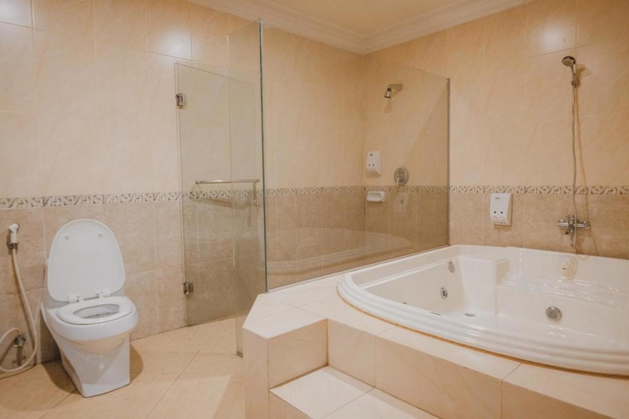 Reddoorz Premium @ Jalan Pal 10 Jambi Hotel Buitenkant foto