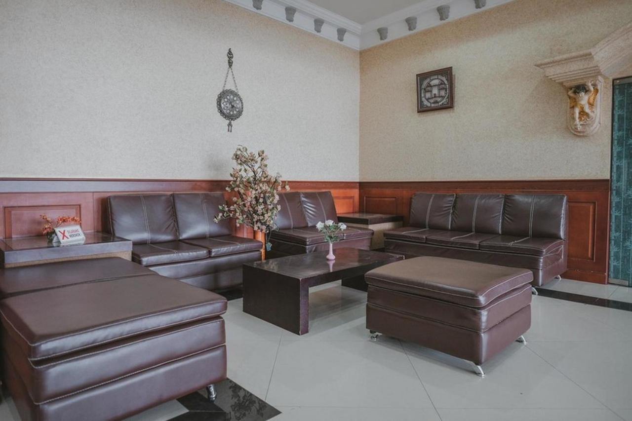 Reddoorz Premium @ Jalan Pal 10 Jambi Hotel Buitenkant foto