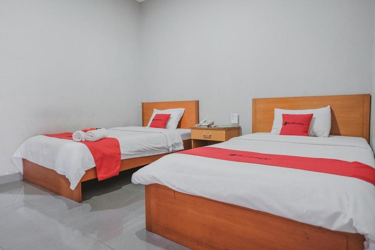 Reddoorz Premium @ Jalan Pal 10 Jambi Hotel Buitenkant foto