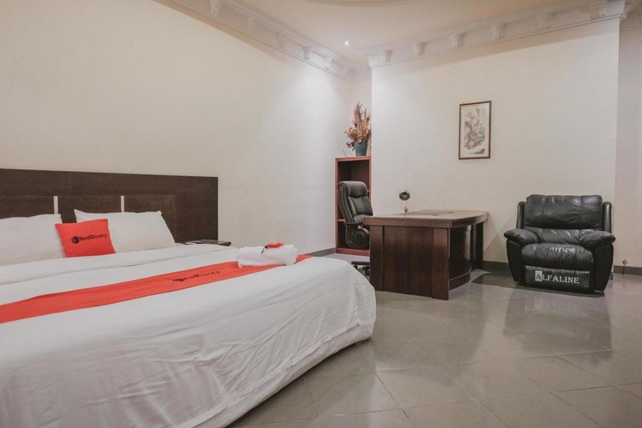 Reddoorz Premium @ Jalan Pal 10 Jambi Hotel Buitenkant foto