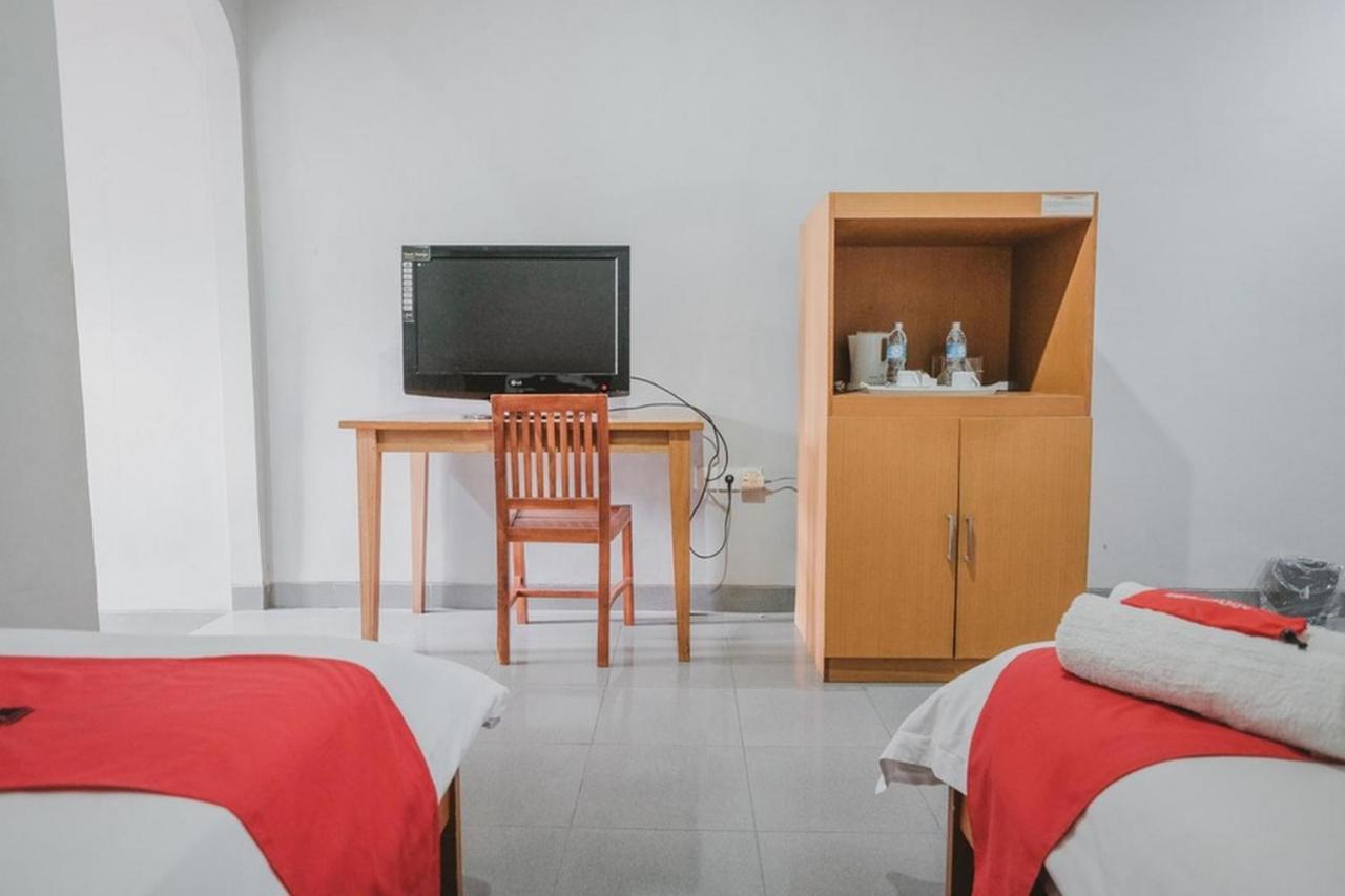 Reddoorz Premium @ Jalan Pal 10 Jambi Hotel Buitenkant foto