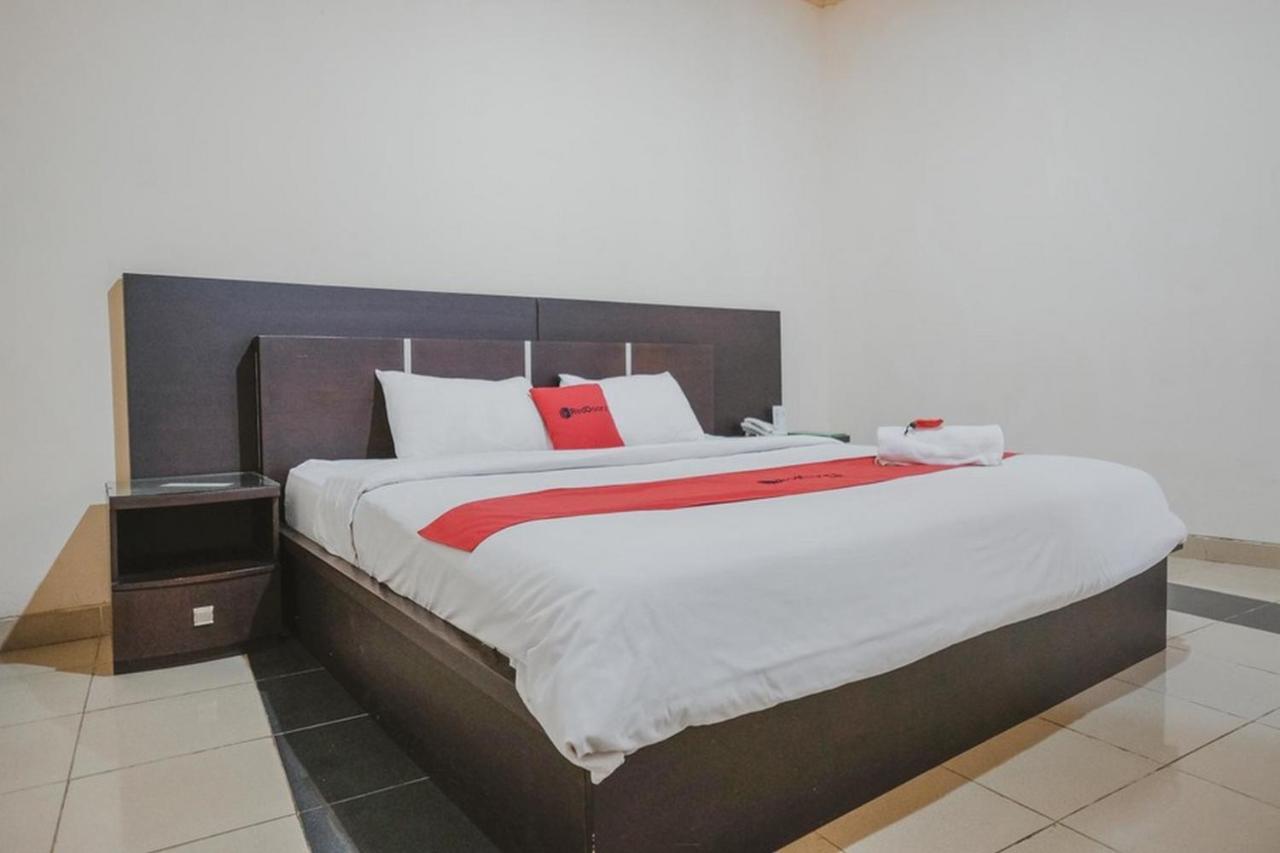 Reddoorz Premium @ Jalan Pal 10 Jambi Hotel Buitenkant foto