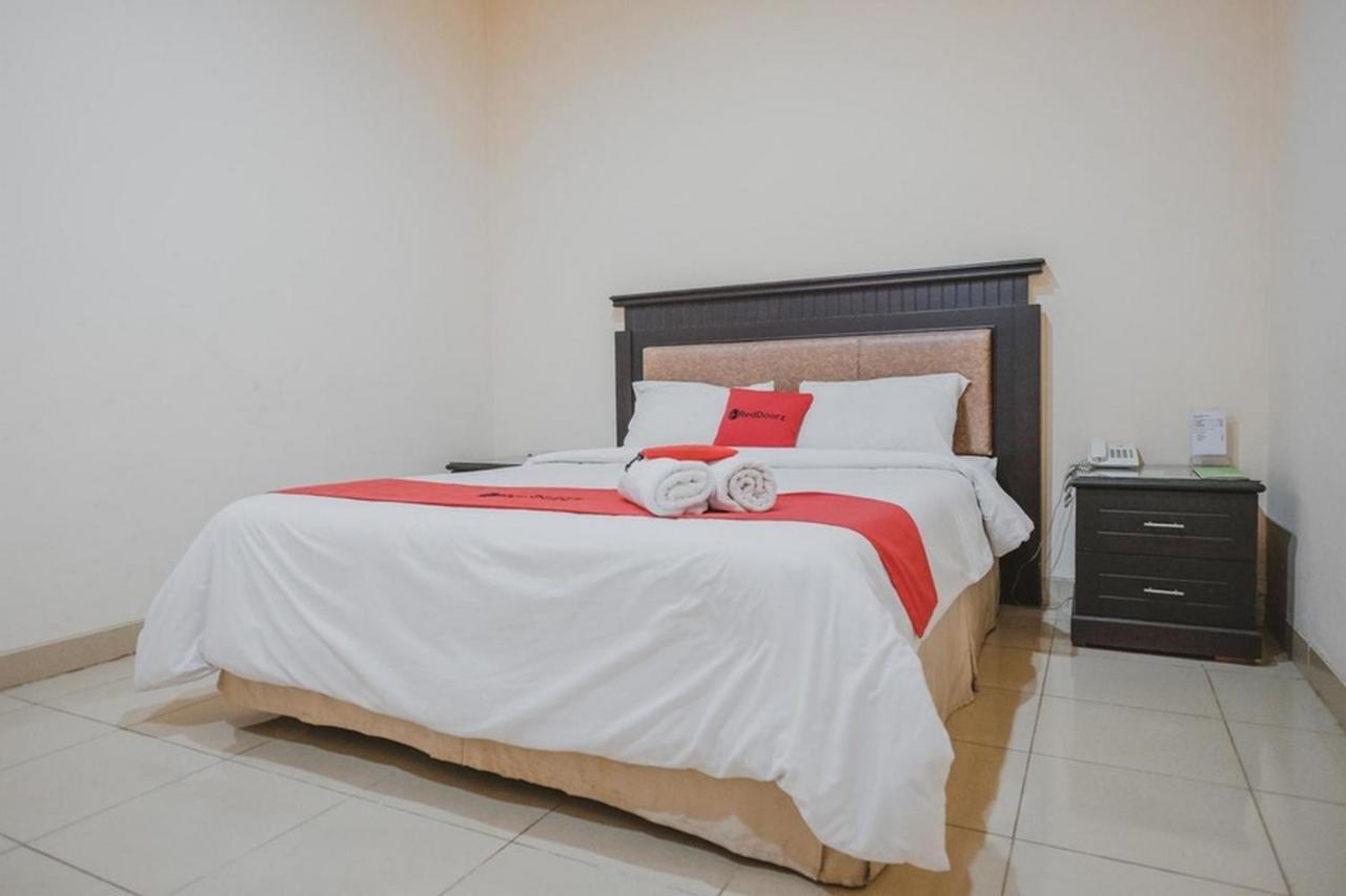 Reddoorz Premium @ Jalan Pal 10 Jambi Hotel Buitenkant foto