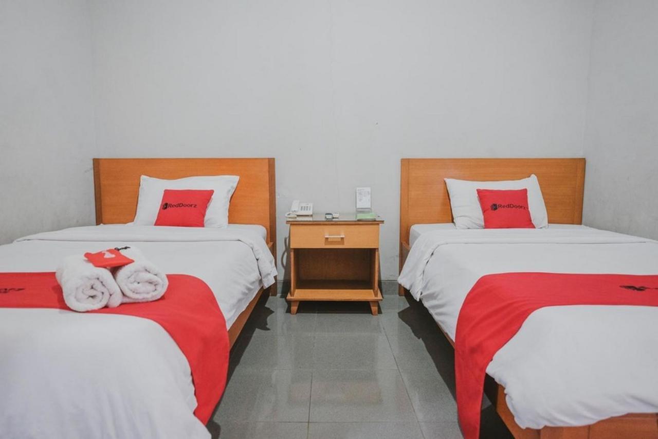 Reddoorz Premium @ Jalan Pal 10 Jambi Hotel Buitenkant foto