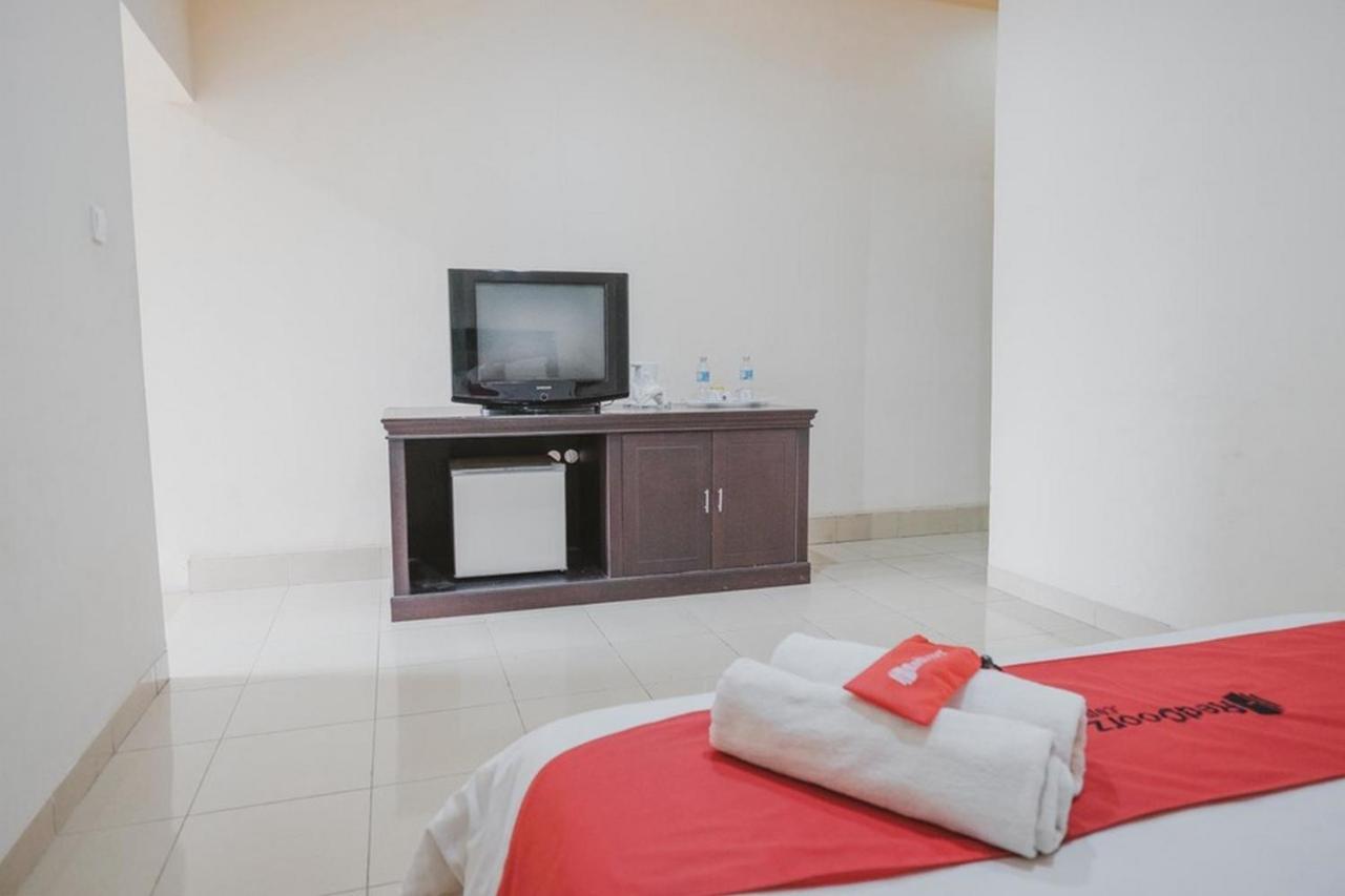 Reddoorz Premium @ Jalan Pal 10 Jambi Hotel Buitenkant foto