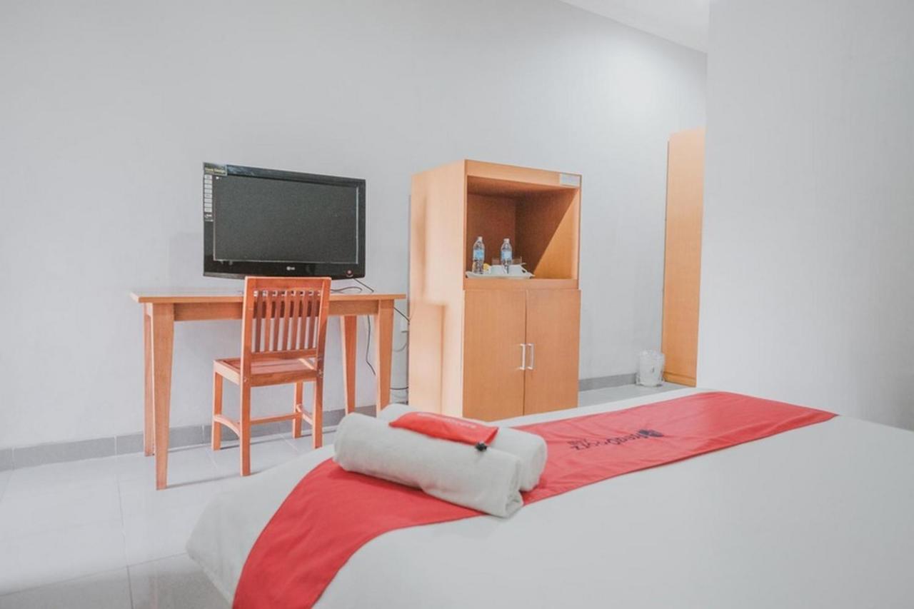 Reddoorz Premium @ Jalan Pal 10 Jambi Hotel Buitenkant foto
